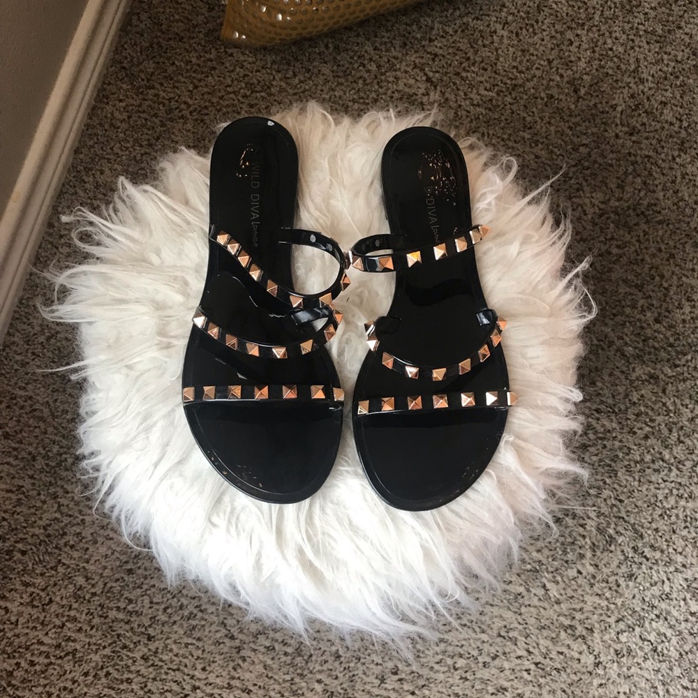 Wild Dive Lounge Studded Sandals